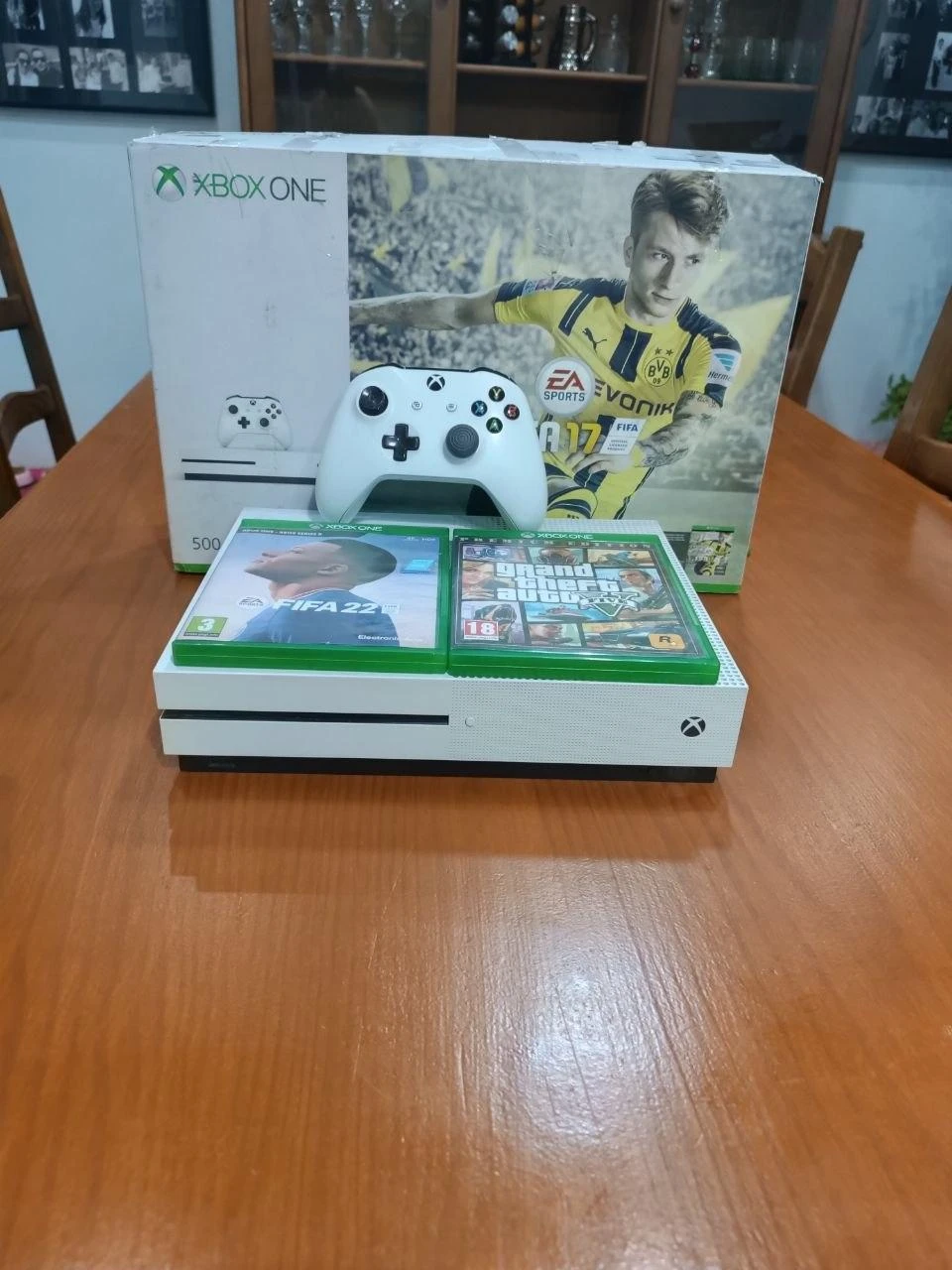 Xbox One S 500GB com dois jogos (FIFA 22 e GTA V) pronta a jogar – photo 3